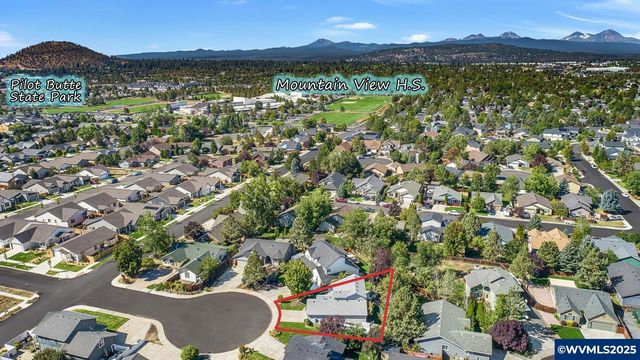 2985 NE Alpen Glow Pl, Bend, OR 97701