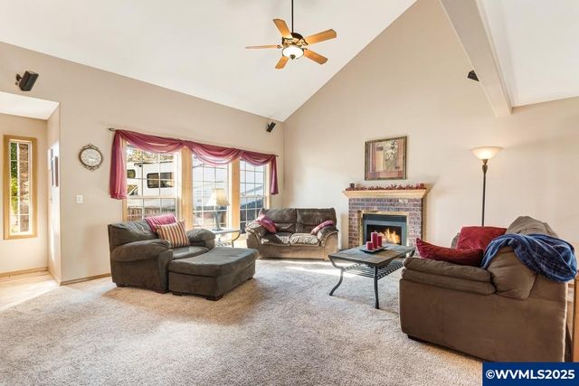 2985 NE Alpen Glow Pl, Bend, OR 97701