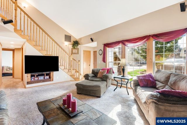 2985 NE Alpen Glow Pl, Bend, OR 97701