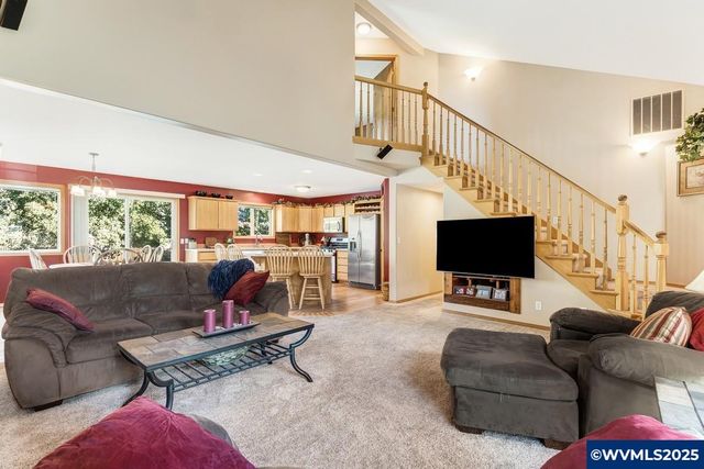 2985 NE Alpen Glow Pl, Bend, OR 97701