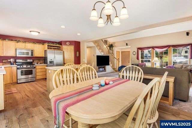 2985 NE Alpen Glow Pl, Bend, OR 97701