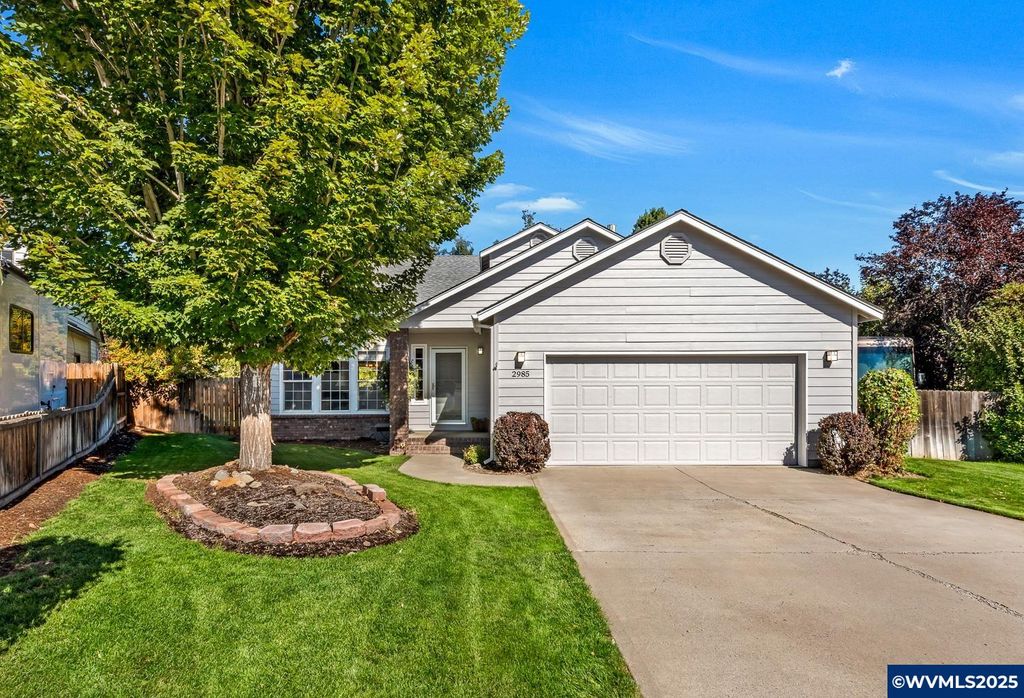 2985 NE Alpen Glow Pl, Bend, OR 97701