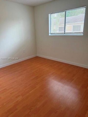 9475 PALM CR N 9475, Pembroke Pines, FL 33025