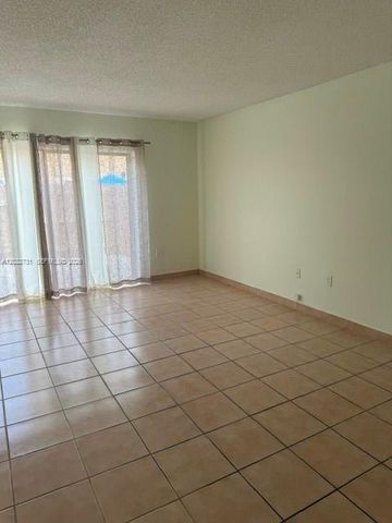 9475 PALM CR N 9475, Pembroke Pines, FL 33025