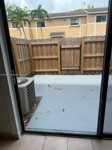 9475 PALM CR N 9475, Pembroke Pines, FL 33025