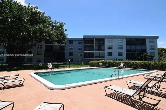 102 Royal Park Dr 2B, Oakland Park, FL 33309