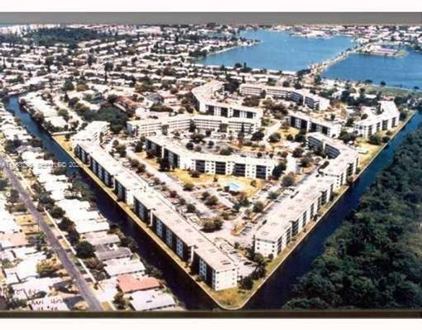 102 Royal Park Dr 2B, Oakland Park, FL 33309