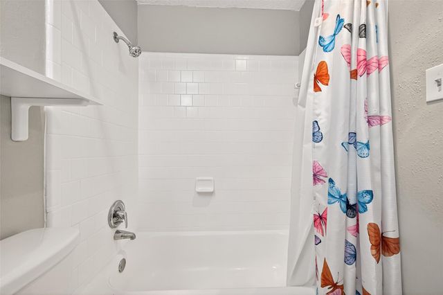 10855 Meadowglen Lane 608, Houston, TX 77042