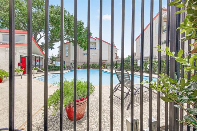 10855 Meadowglen Lane 608, Houston, TX 77042