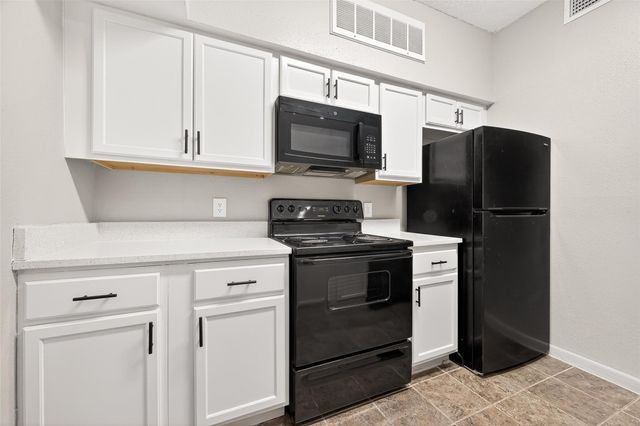 10855 Meadowglen Lane 608, Houston, TX 77042