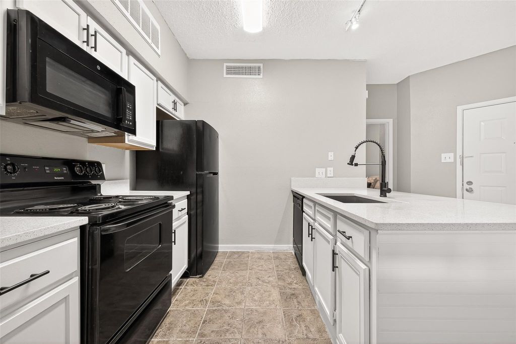 10855 Meadowglen Lane 608, Houston, TX 77042