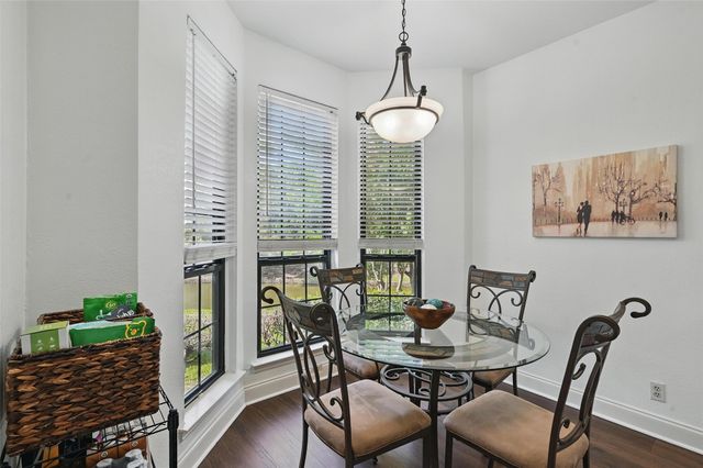 211 Cimarron Trail 8, Irving, TX 75063