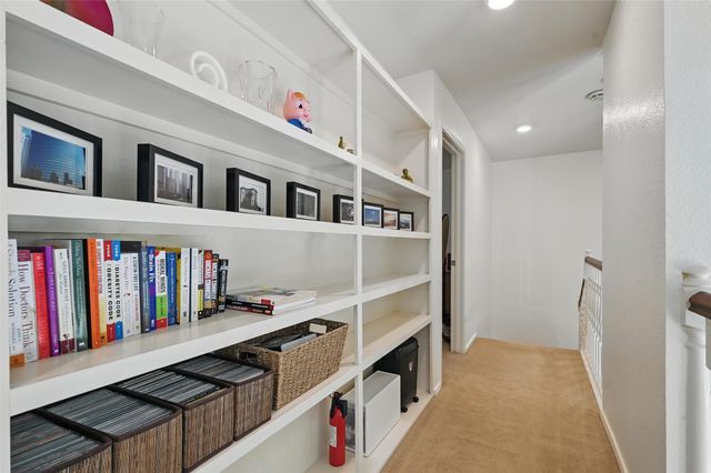 211 Cimarron Trail 8, Irving, TX 75063