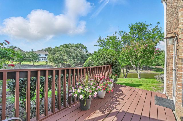 211 Cimarron Trail 8, Irving, TX 75063