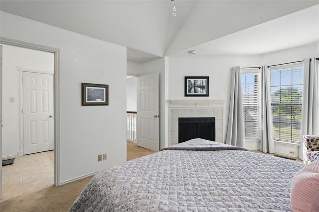 211 Cimarron Trail 8, Irving, TX 75063