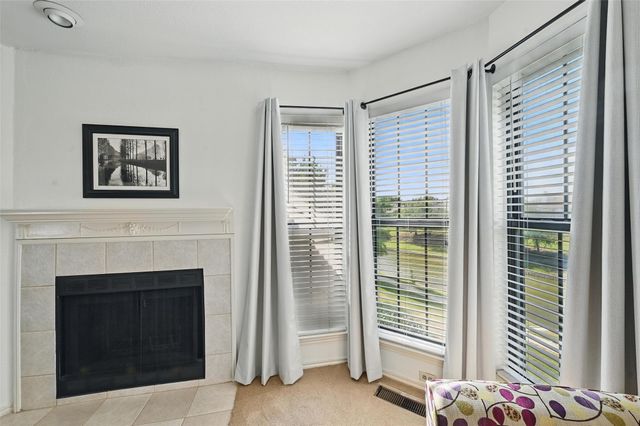 211 Cimarron Trail 8, Irving, TX 75063