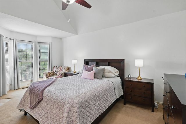 211 Cimarron Trail 8, Irving, TX 75063