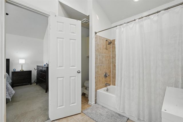 211 Cimarron Trail 8, Irving, TX 75063
