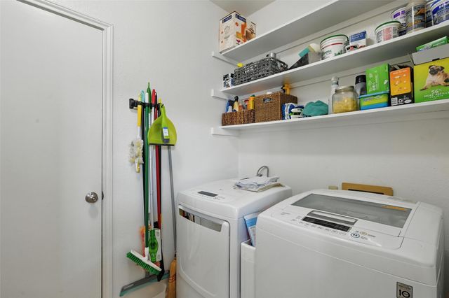 211 Cimarron Trail 8, Irving, TX 75063