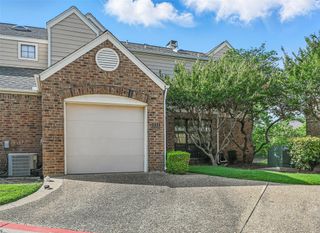 211 Cimarron Trail 8, Irving, TX 75063