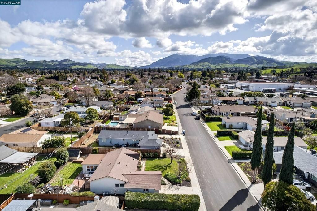 Image 8 of property listing at 4273 4273 Armand Dr, Concord, CA 94521