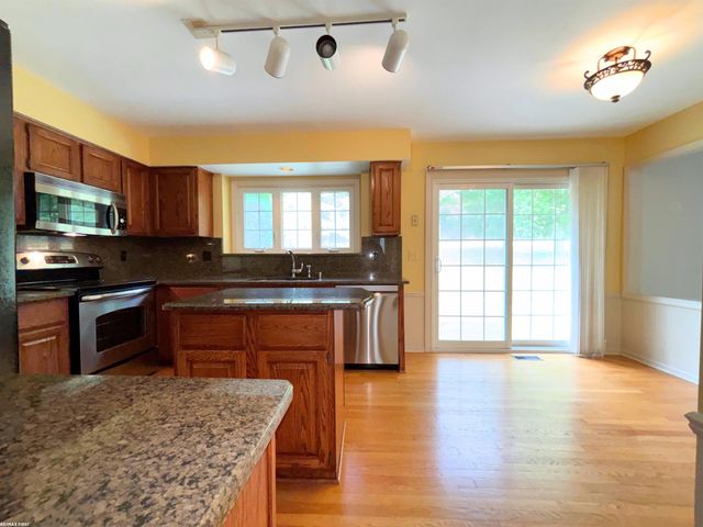 2356 Pleasant View Drive, Rochester Hills, MI 48306