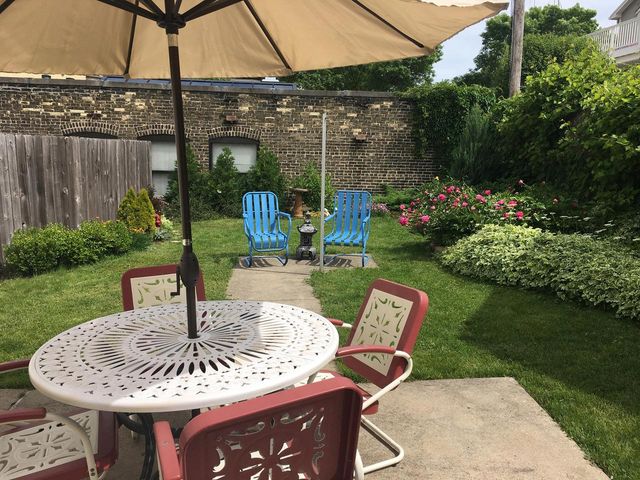 824 E Pearson STREET, Milwaukee, WI 53202