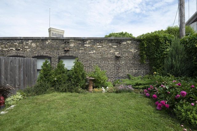 824 E Pearson STREET, Milwaukee, WI 53202