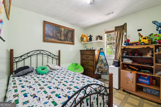 2 Ruby Court, Grantville, GA 30220