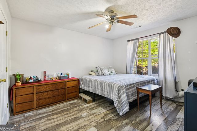 2 Ruby Court, Grantville, GA 30220