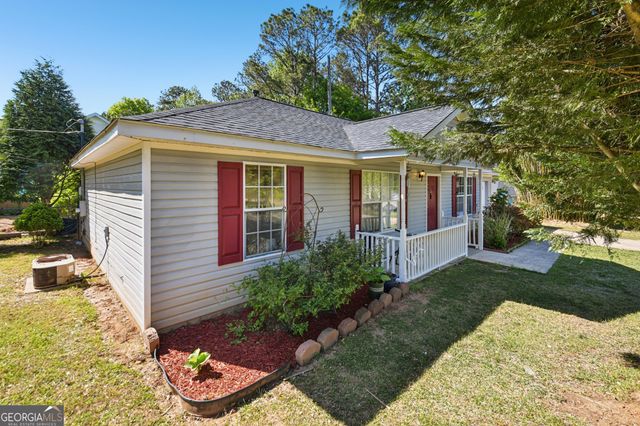 2 Ruby Court, Grantville, GA 30220