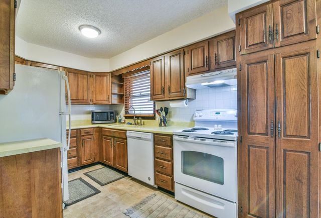 3139 S Martinson Ave, Wichita, KS 67217