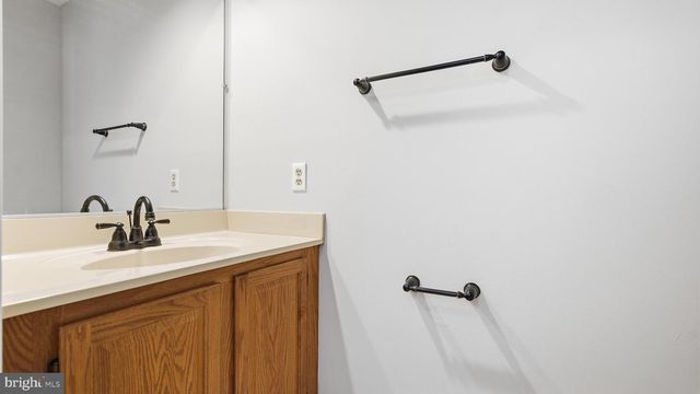 7843 SABRE CT, Manassas, VA 20109