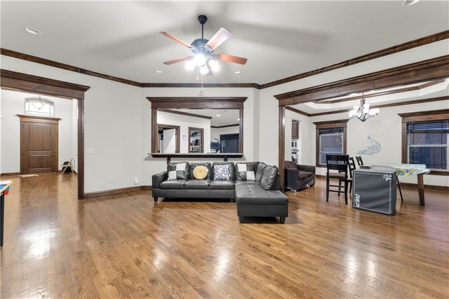 709 SE Eaton Street, Bentonville, AR 72712