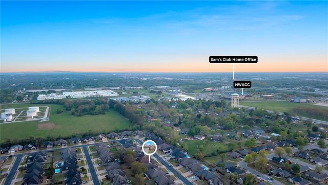 709 SE Eaton Street, Bentonville, AR 72712