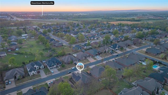 709 SE Eaton Street, Bentonville, AR 72712