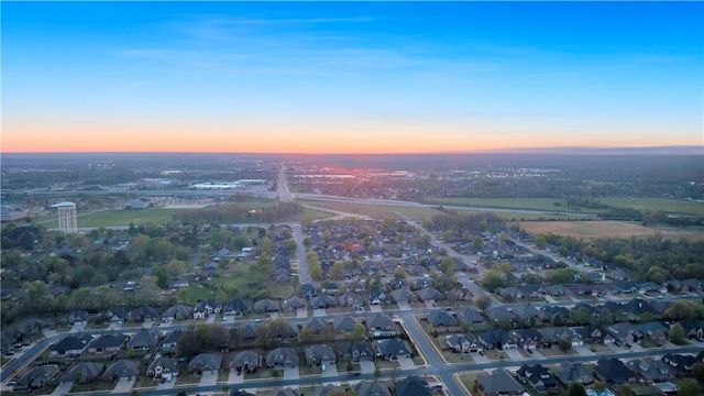 709 SE Eaton Street, Bentonville, AR 72712