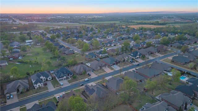 709 SE Eaton Street, Bentonville, AR 72712