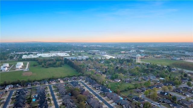 709 SE Eaton Street, Bentonville, AR 72712