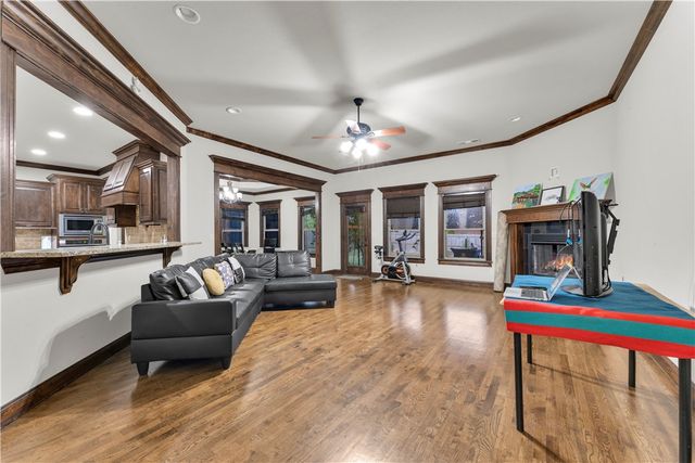 709 SE Eaton Street, Bentonville, AR 72712