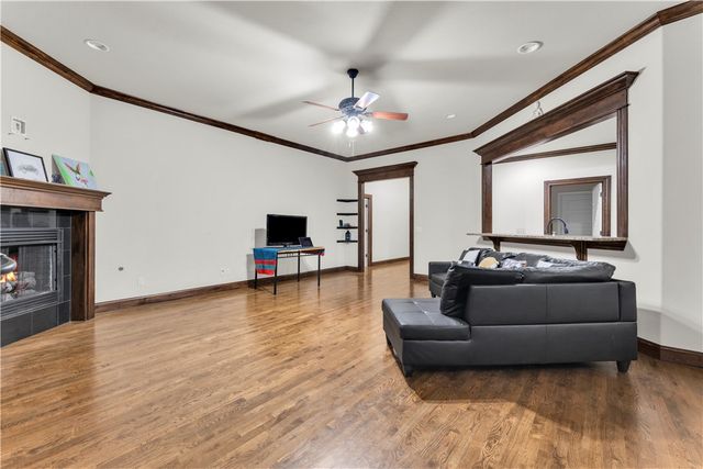 709 SE Eaton Street, Bentonville, AR 72712