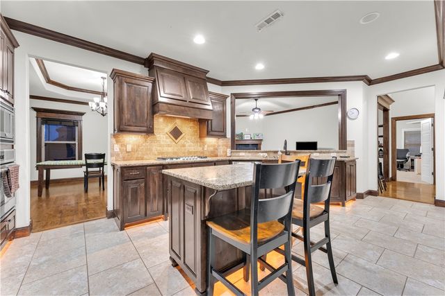 709 SE Eaton Street, Bentonville, AR 72712