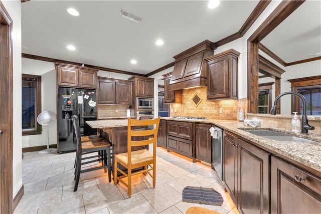 709 SE Eaton Street, Bentonville, AR 72712