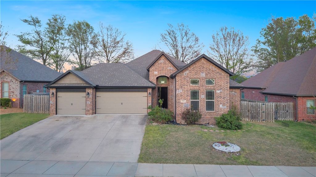 709 SE Eaton Street, Bentonville, AR 72712