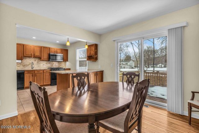 6 Highview Circle, Middletown, NJ 07748