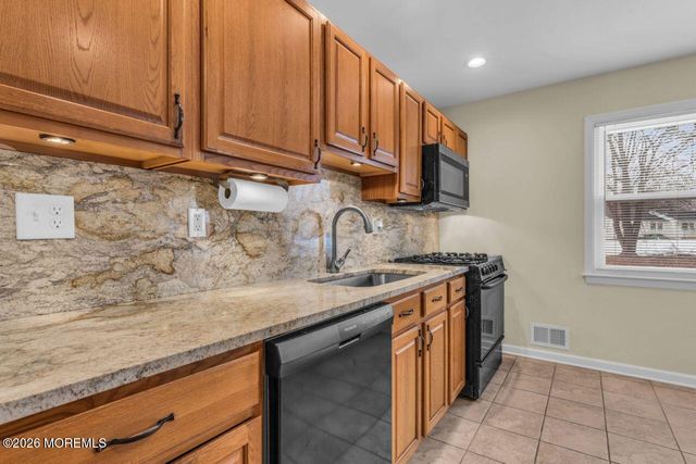 6 Highview Circle, Middletown, NJ 07748