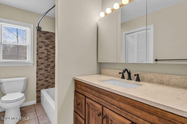 6 Highview Circle, Middletown, NJ 07748