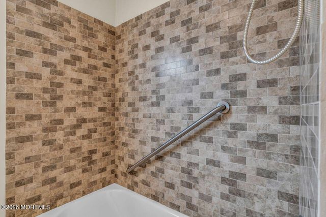 6 Highview Circle, Middletown, NJ 07748