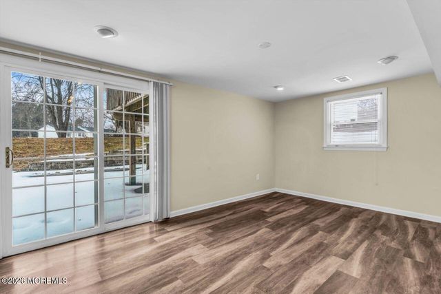 6 Highview Circle, Middletown, NJ 07748