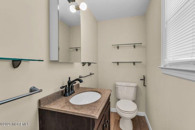 6 Highview Circle, Middletown, NJ 07748